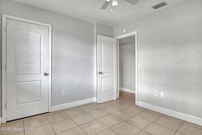 Building Photo - 807 Hillsdale Dr