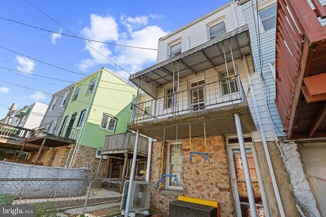 Building Photo - 1228 W 37th St