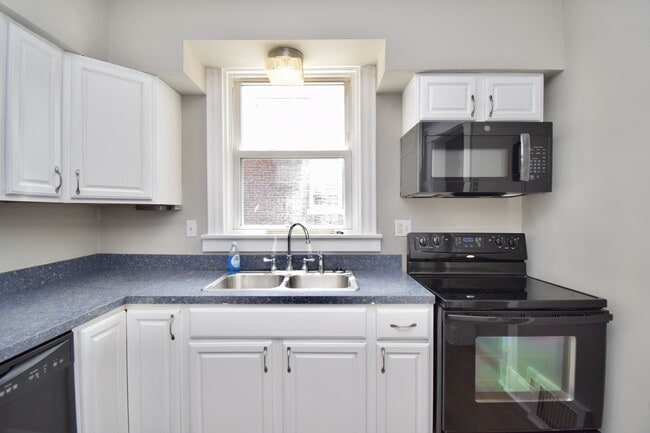 Building Photo - 3048 Taylor Ave