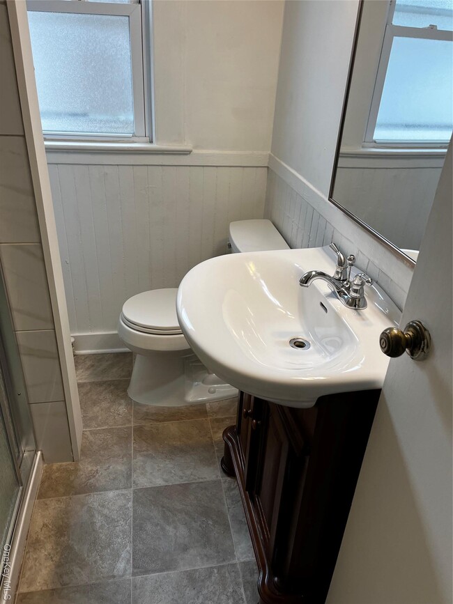 Building Photo - 1b 2nd Ave