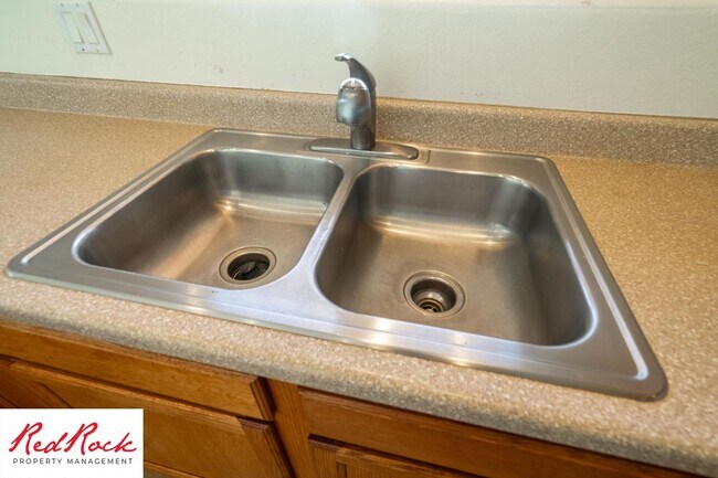 Building Photo - Move in Special: $200 off full first month rent on this inviting 3-Bedroom Home with Garage and P...