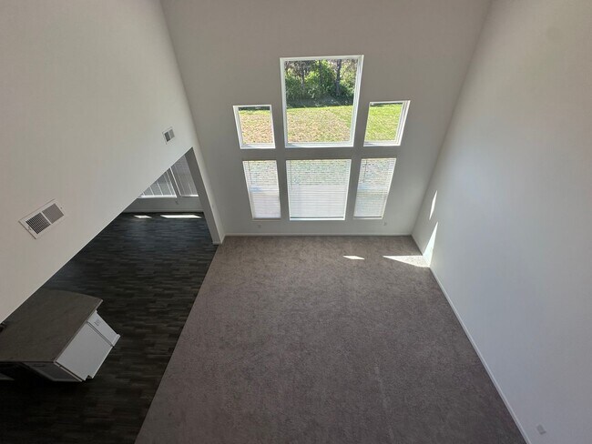 Building Photo - 10520 Vista View Dr