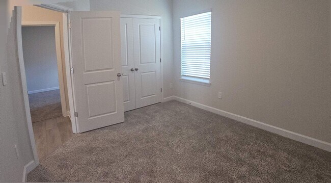 Building Photo - A Place to Call Home in Cypress Ridge 3 Bedroom Rental