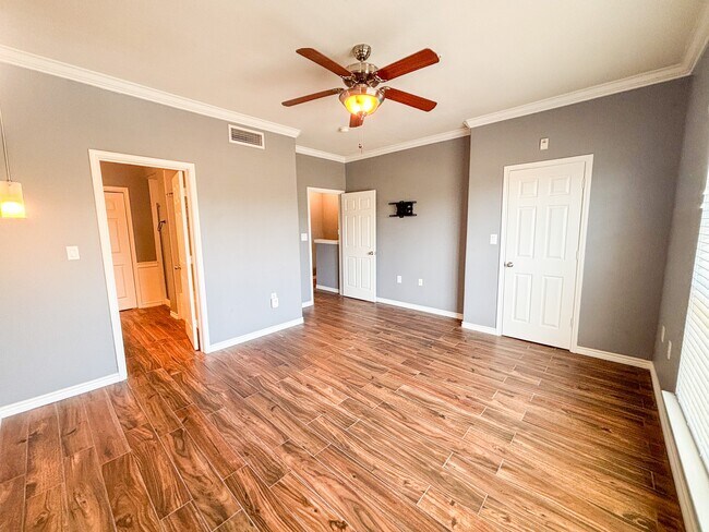 Building Photo - 9200 Westheimer Rd