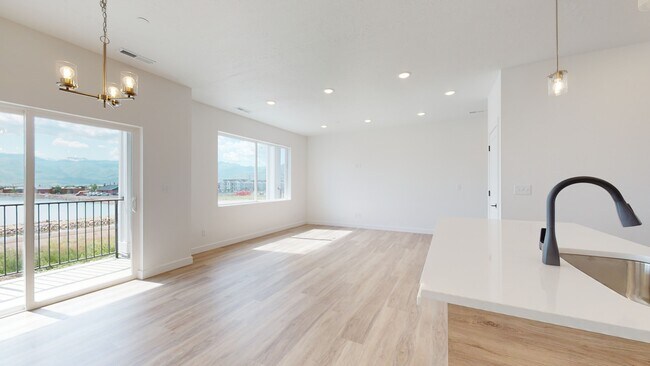 Building Photo - 1322 Sawmill Blvd E