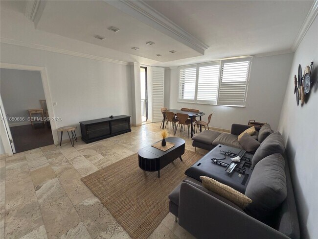 Building Photo - 540 Brickell Key Dr