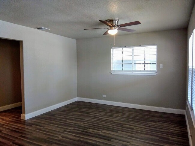 Building Photo - *COMING SOON* Charming 3BR/2BA Home with Covered Porch & Stainless Steel Appliances!