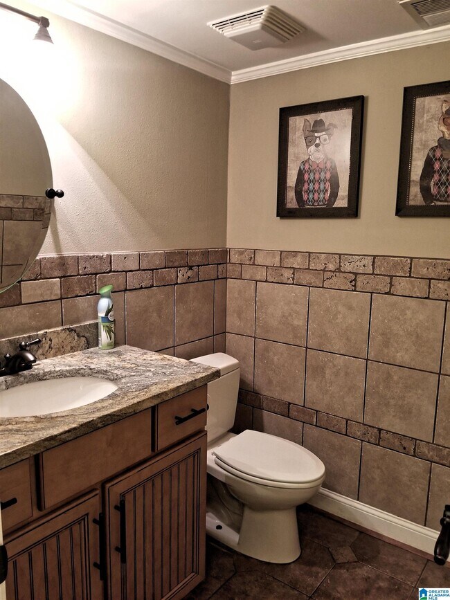 Building Photo - 1100 14th Ave