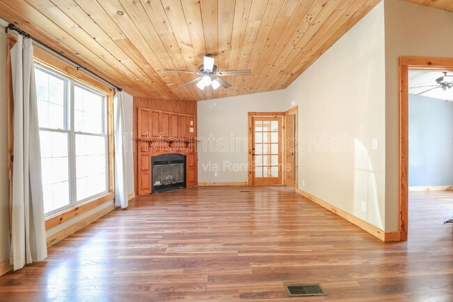 Building Photo - 3113 Revere Rd