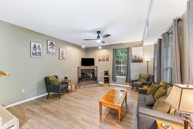 Building Photo - 1052 Twin Oaks Rd
