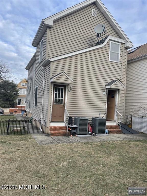 Building Photo - 154 Maple Ave