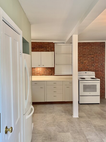Kitchen - 183 Elliot St