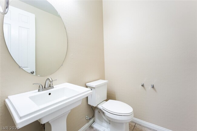 Building Photo - 121 Pictor Ave