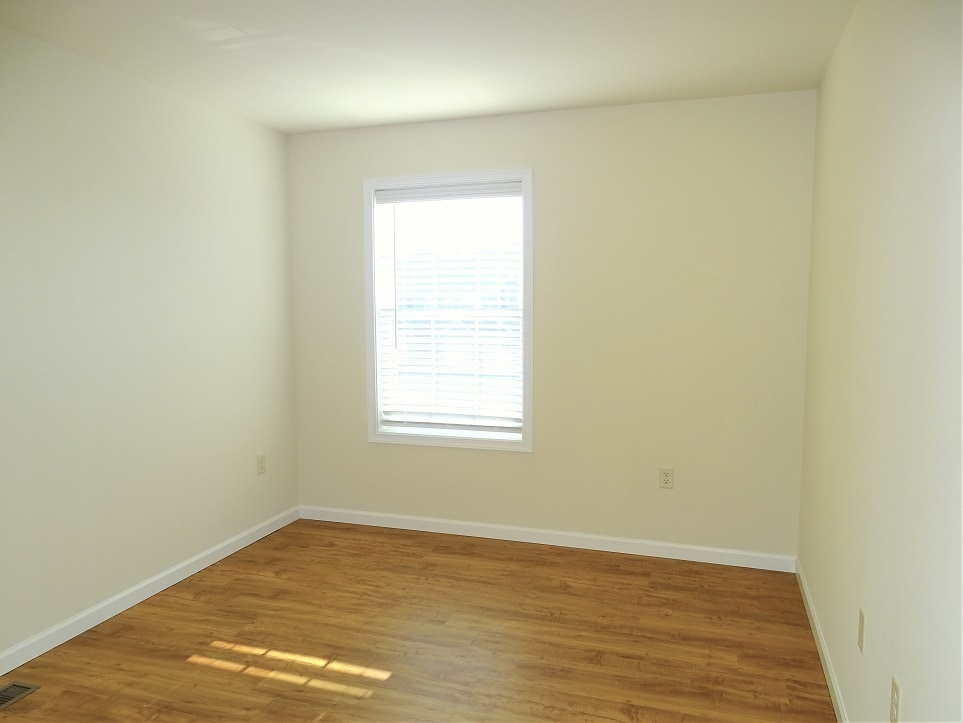 Building Photo - 345 Cedar Holw