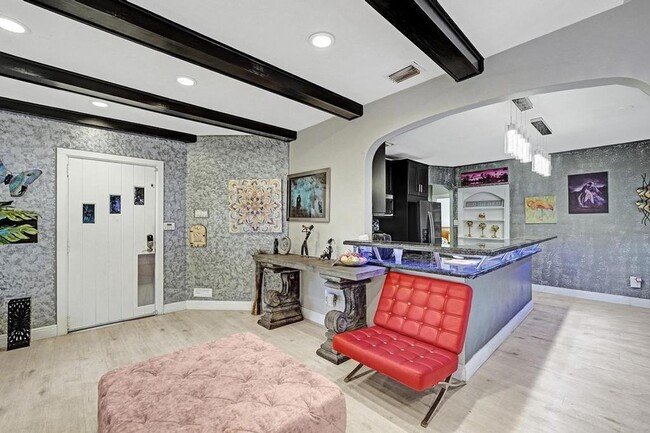 Building Photo - 2000 Jackson St