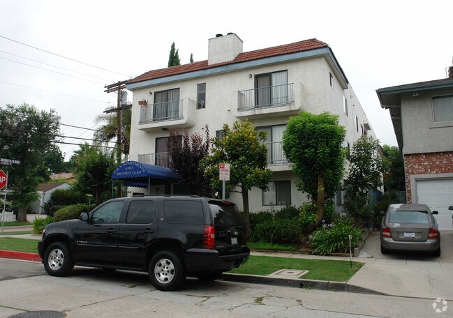 Building Photo - 4267 Beverly Glen Blvd