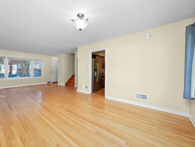 Building Photo - 7754 S Yates Blvd