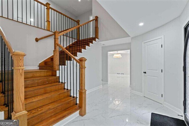Building Photo - 2023 Stoneleigh Dr