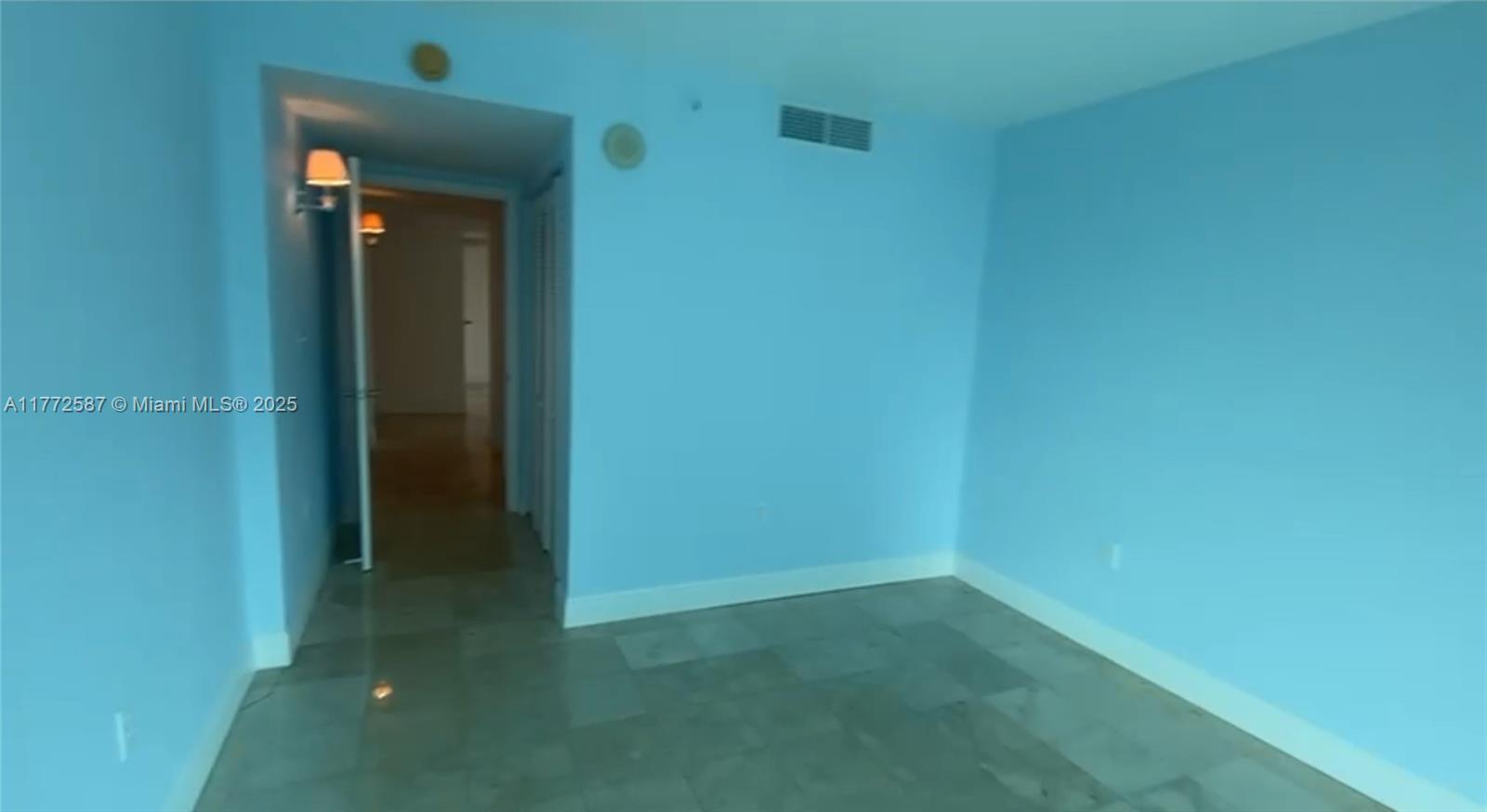 Building Photo - 2101 Brickell Ave