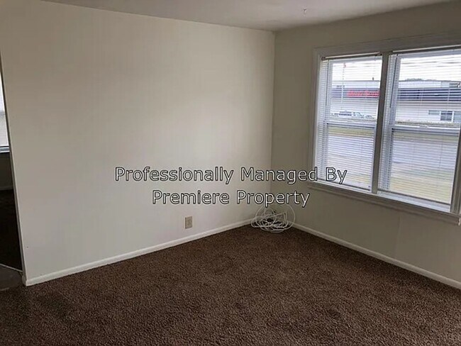 Building Photo - 2 Bed 1 Bath