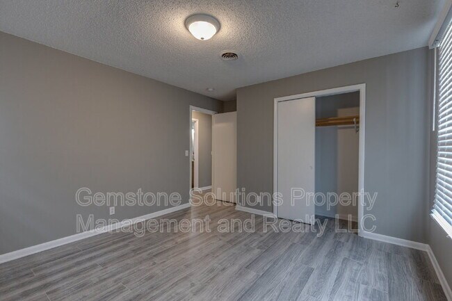 Building Photo - 2305 Dalebrook Ct