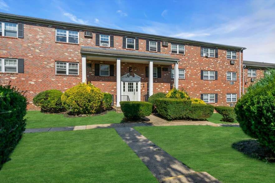 Primary Photo - Lancaster Court Apartments