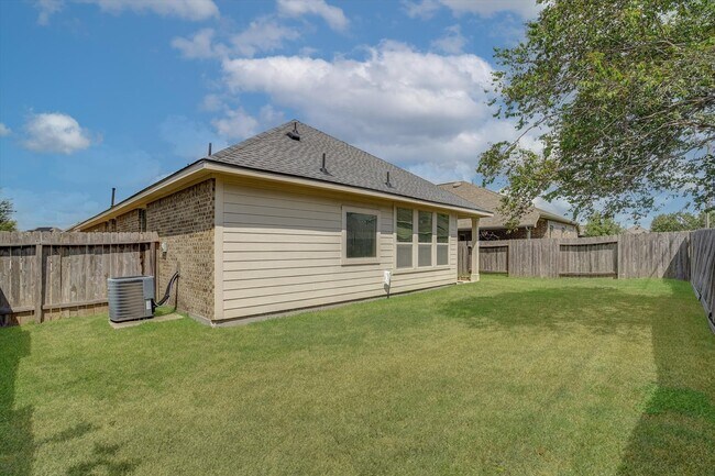Building Photo - 3834 Raintree Village Dr