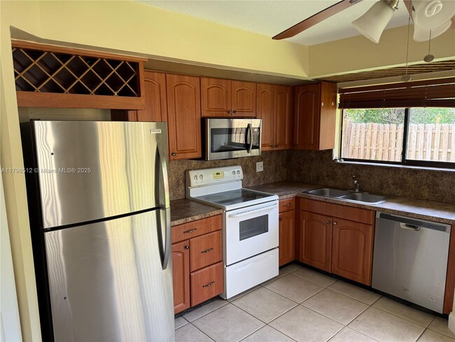Building Photo - 920 SW 111th Ave