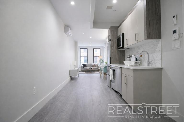 Building Photo - Spacious 2 BED in Bushwick!