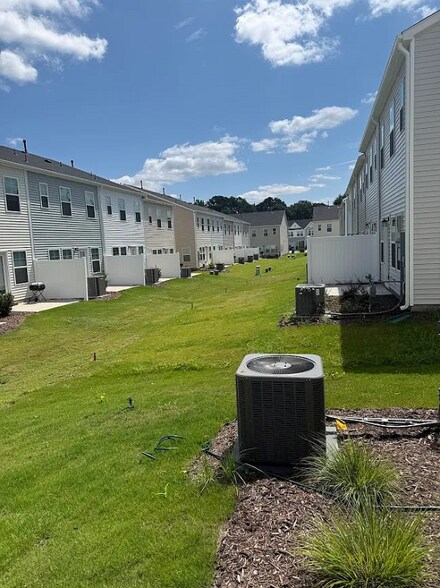 Building Photo - 182 Golden Arms Dr