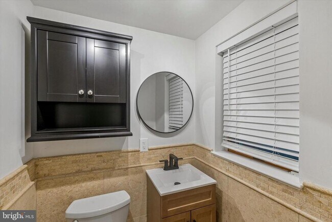 Building Photo - 530 S 15th St