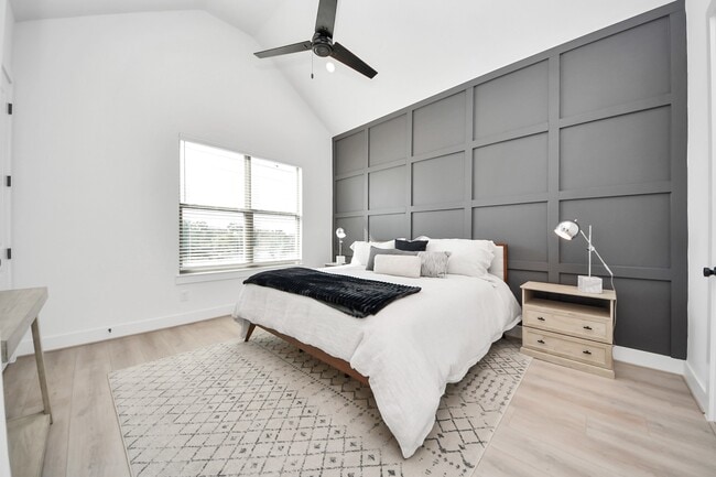 Building Photo - 2524 Live Oak St