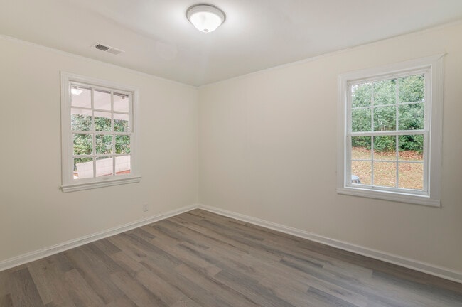 Building Photo - 107 S Estate Dr