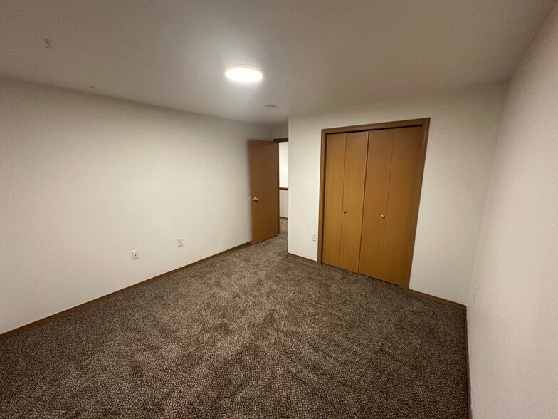 Building Photo - 1021 W Windrose Dr