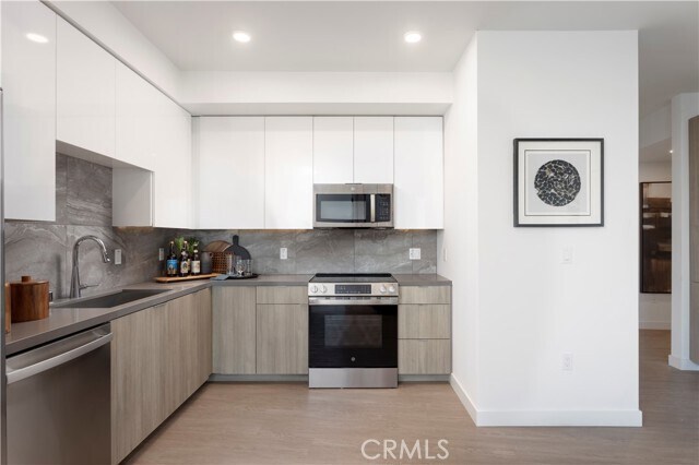 Building Photo - 511 S Harbor Blvd