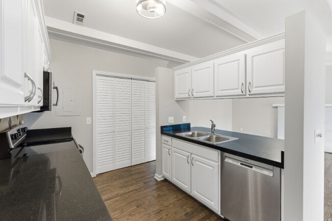 Building Photo - 3017 Casa Dr