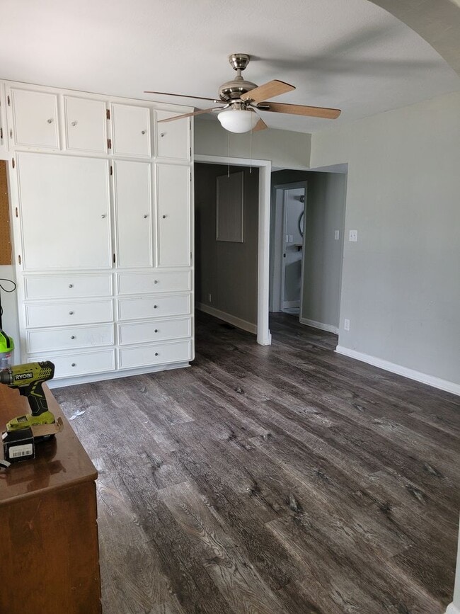 Building Photo - 3 Bed 2 Bath Bungalow walking distance to river