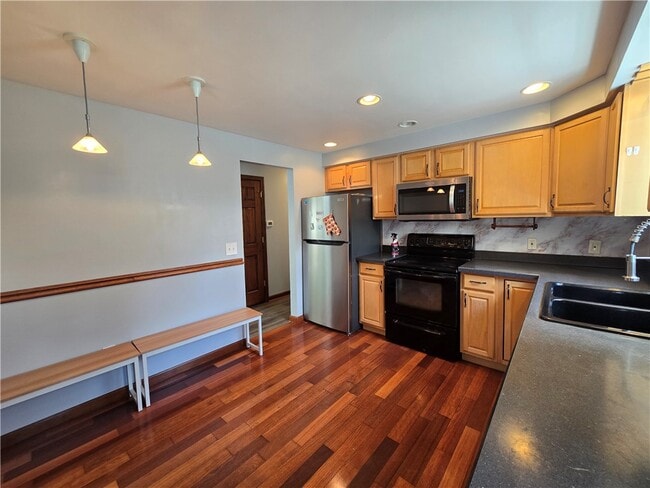 Building Photo - 237 Countess Dr