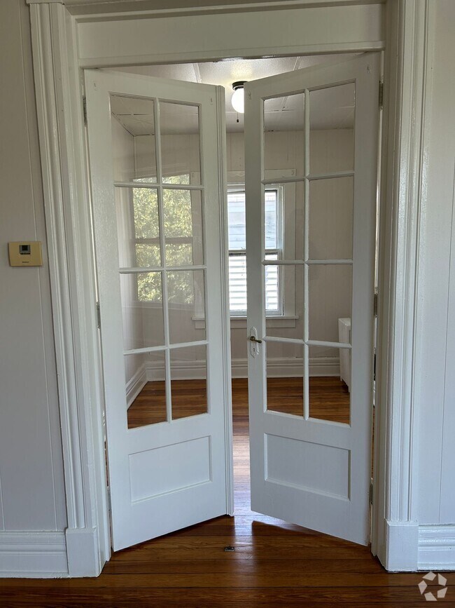 Building Photo - 1 Bedroom, 1 Bathroom with Den on Union St...