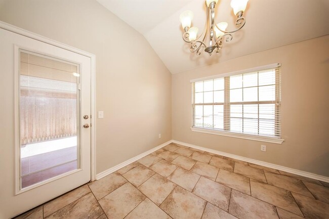 Building Photo - 2421 Shell Dr
