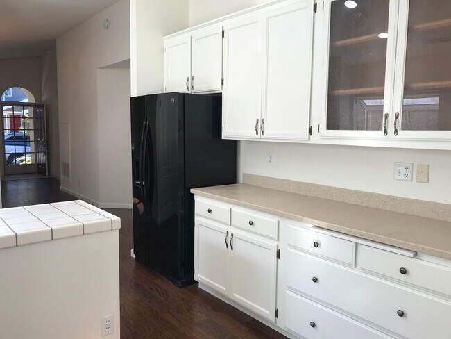 Building Photo - West Davis three bedroom available for September move in!