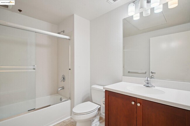 Building Photo - 6466 Hollis St