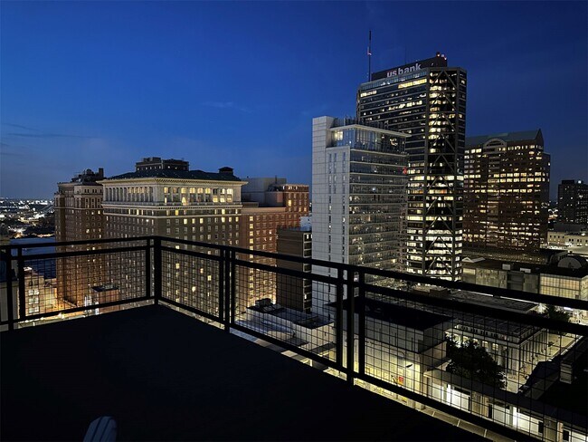 Building Photo - 915 Olive St