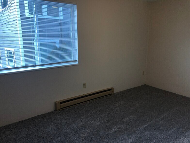 Building Photo - 500 NE Maiden Ln