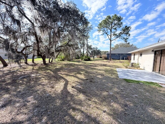 Building Photo - 2-Bedroom / 1-Bathroom
