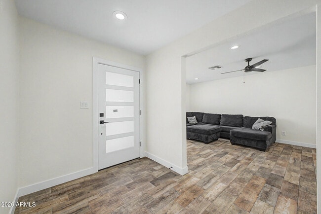 Building Photo - 2174 E Palmcroft Dr