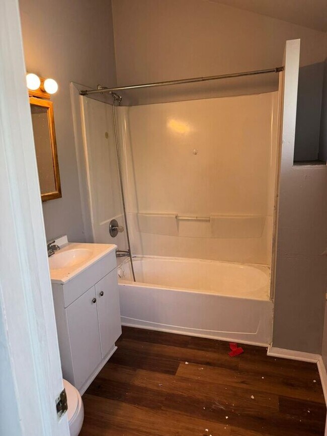 Building Photo - Detached Garage- 2 bathrooms - Section 8 Accepted !