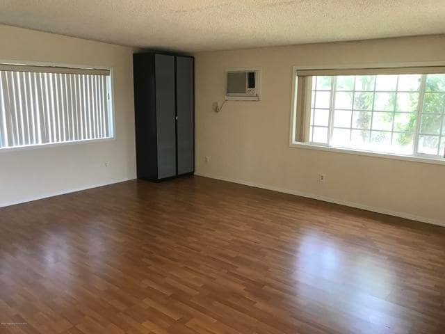 Building Photo - 840 E Florence Ave