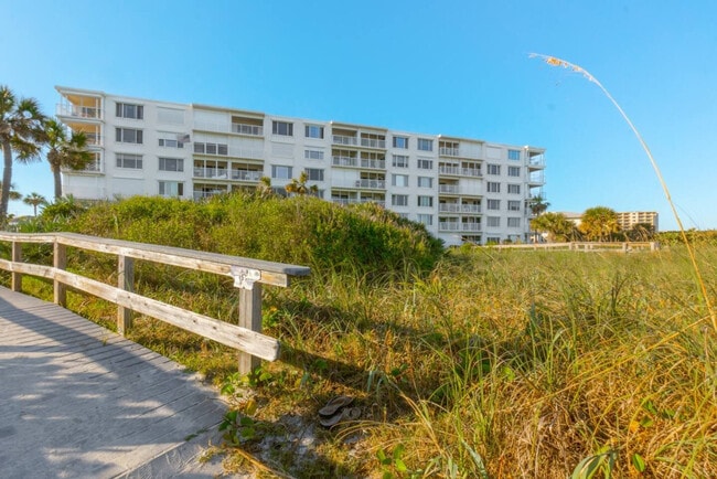 Building Photo - 555 Fillmore Ave