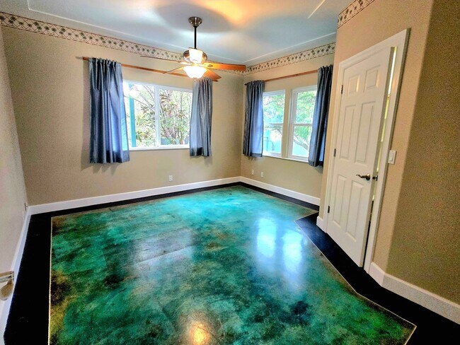 Building Photo - 272 Halenani Dr